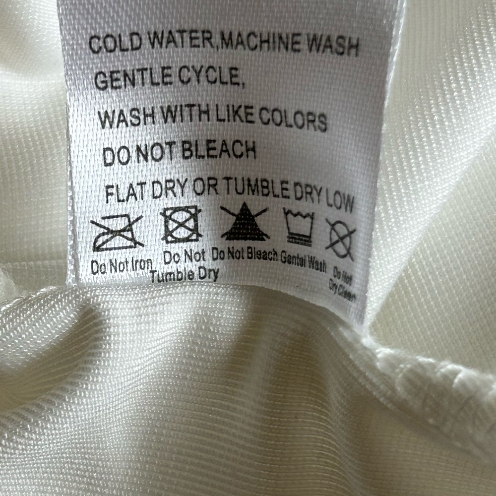 Lily By Firmiana -Cream Colored V-Necked Sleeveless Top - Picture 9 of 9